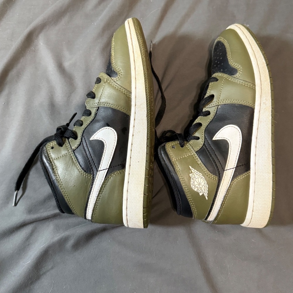 Nike Kids' Air Jordan Dunks Black and Olive Green Sneakers Leather
Swoosh 4.5Y - Picture 6 of 7
